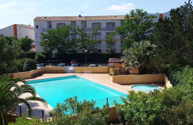 Studio cabin 4 persons in residence with swimming pool