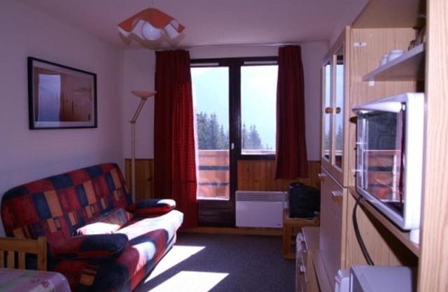 Studio cabine cosy avec balcon, 400m des pistes, casier à skis, proche commerces et remontées mécaniques. - FR-1-557A-15