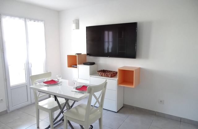 Studio CARLINE with swimming pool access