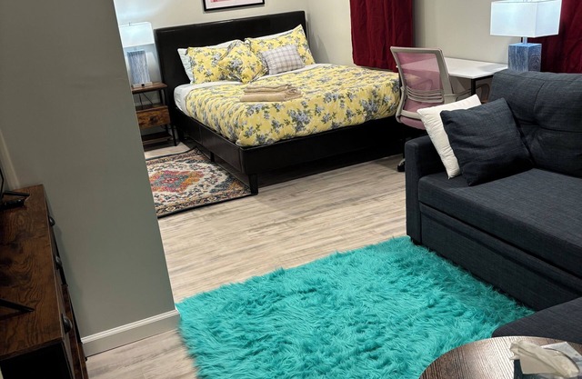 Studio-close to Cleveland clinic With WiFi and AC in Cleveland Heights