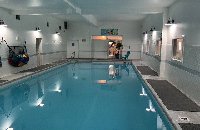 Studio Condo above downtown Gym- close to Gorge