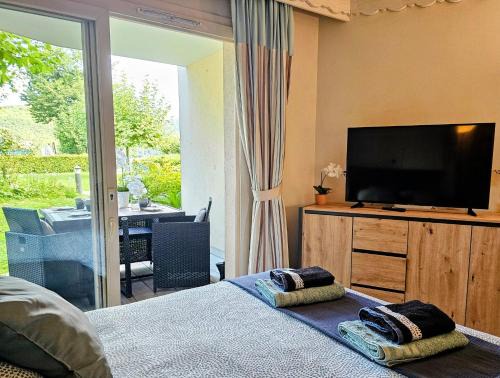 Studio Cosy avec Plage et Parking Privé au bord du Lac D'Annecy