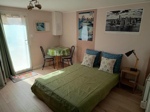 Studio cosy, tout équipé, WI-FI proche Clinique Saint-Pierre