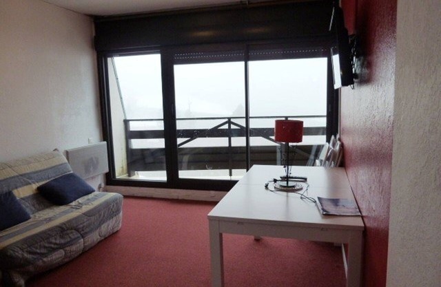 Studio for 6 at the slopes with balcony, ski locker, and free parking