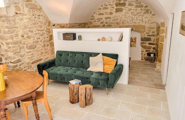 Studio Spacieux de Caractère