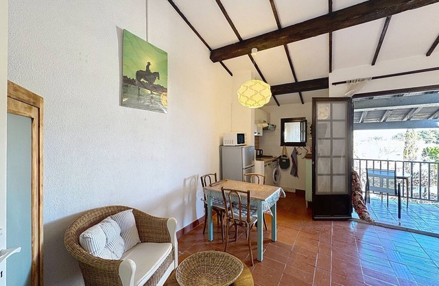 Studio with balcony and parking, near the beach