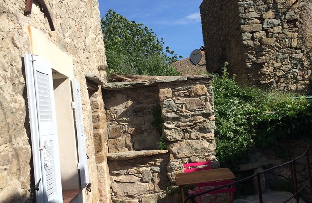 STUDIO fully renovated in stone Corsican house