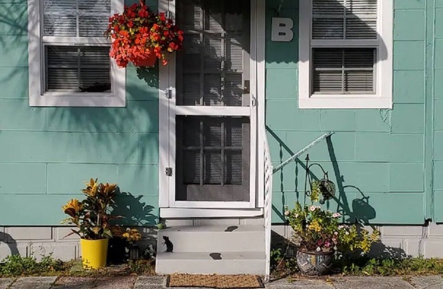 STUDIO- Gulfport Art District - Steps to the beach!