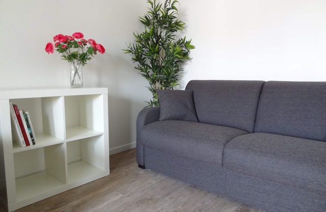STUDIO "HIGH ON THE HILL", ideally located in Lyon