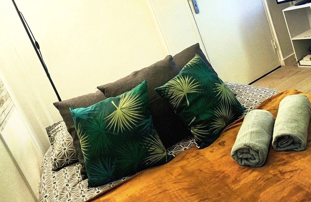 Studio in Private Residence 5 minutes from RER A