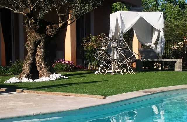 Studio la Chabertine with swimming pool and jacuzzi located between sea and countryside