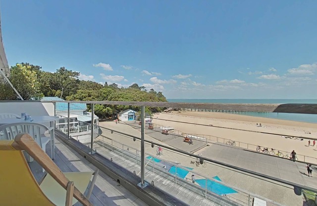 Studio mezzanine with balcony and parking, sea view