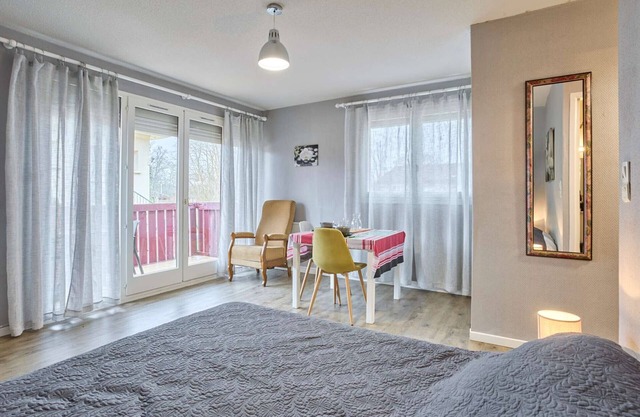 Studio near spas with parking and wifi