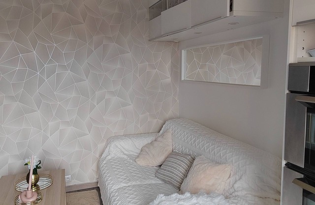 Studio near La Défense, close to amenities, close to streetcar and bus transport.