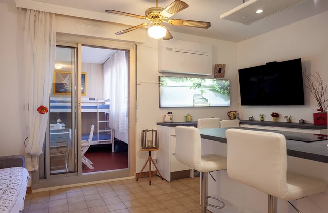 Studio "Near the Beaches" with Private Loggia and Wi-Fi