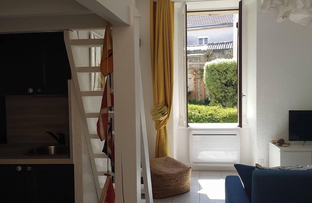 Studio near the Château, the Old Port and the train station