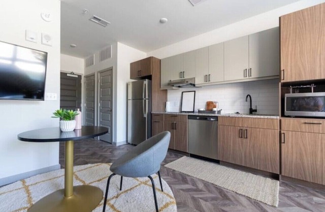 Studio near UIUC/Yugo Guest Suites An