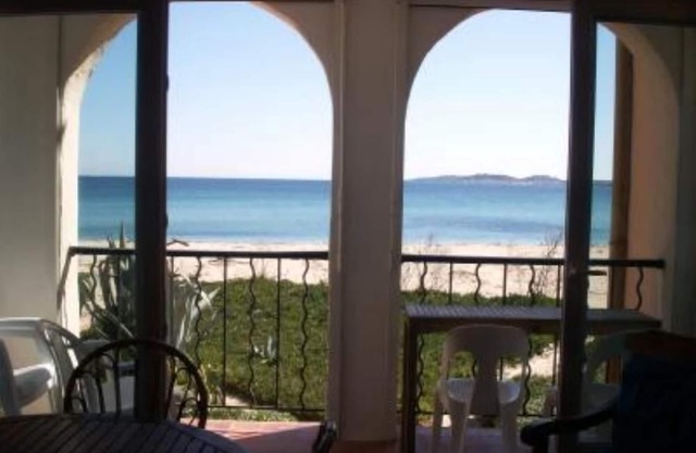 STUDIO ON THE BEACH ON THE GOLFE DE SAINT TROPEZ