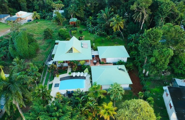 Studio ORCHIDÉE with terrace facing the pool