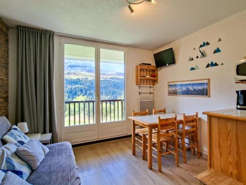 Studio Rénové avec Cabine, Balcon et Casier à Ski, au Centre de Flaine Forêt - FR-1-425-154