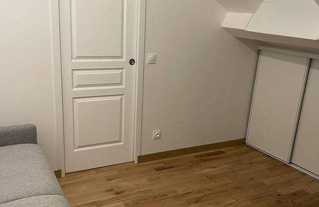 Studio (separate bedroom) refurbished