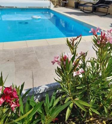 Studio sympa meublé avec parking privé et piscine