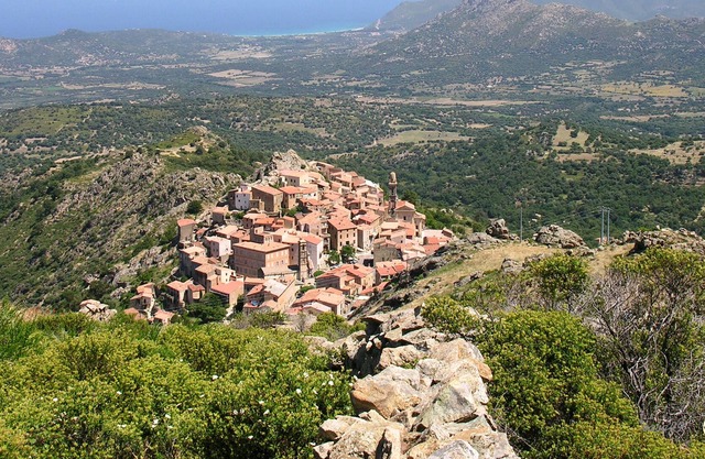 Studio: typical village between sea & mountains. ground floor. magnificent view