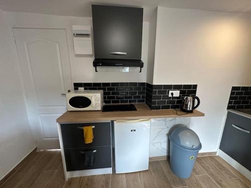 Studio very close to ligne 13 tram 5 Saint-Denis