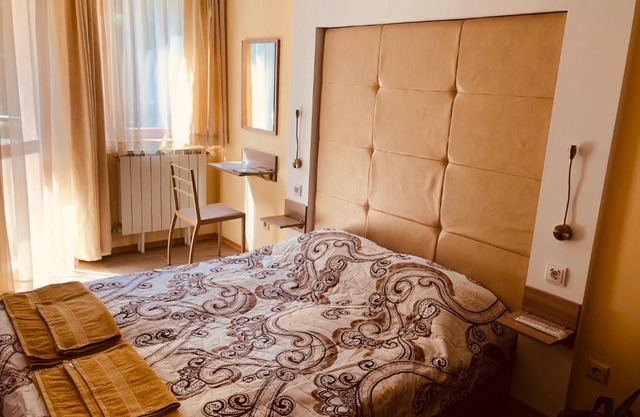 Studio Villa Park Premium Gold