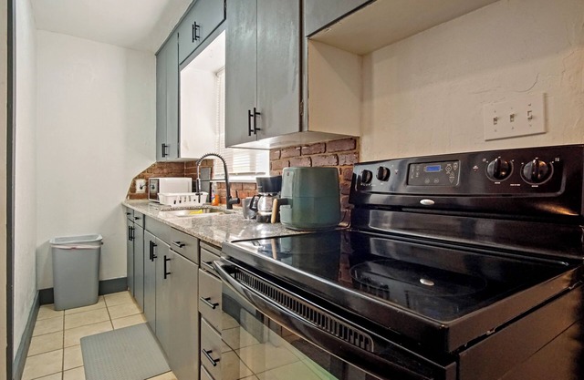 Studio with kitchen nears Science Museumnn