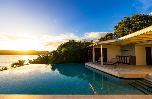 Stunning Clifftop Villa with Infinity Pool