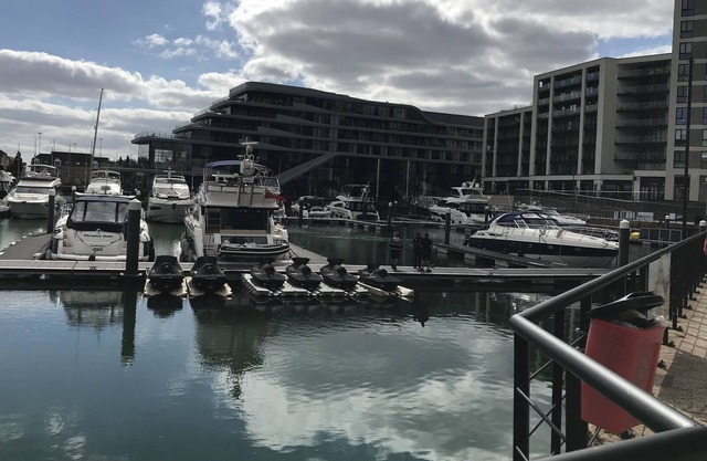 Stunning 1 SuperKing Bed Flat With Waterfront View