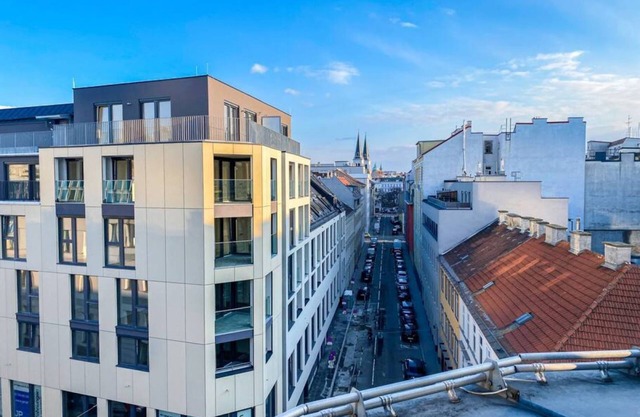 Stunning 12BR. Floor - Perfect for 24 People Group