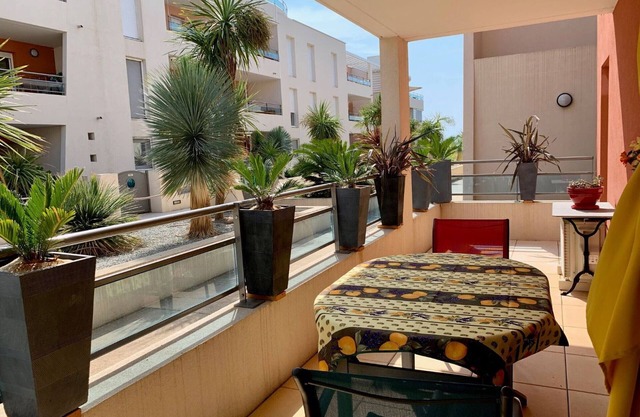 Stunning 2-Bed Apartment Near Thau Lagoon with Terrace and Private Parking