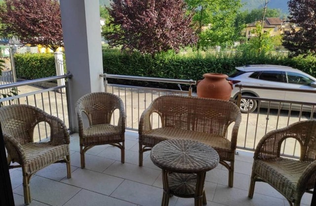 Stunning 2 Bed New Apartment, Outside Terrace, Free Parking, Sleeps 4
