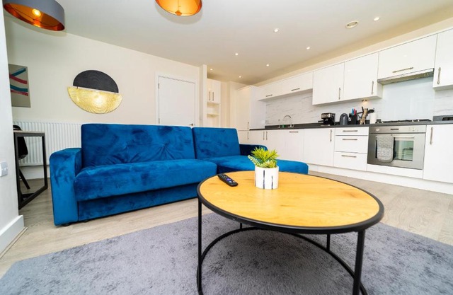Stunning 2 bedroom Flat near Green park and Stadium