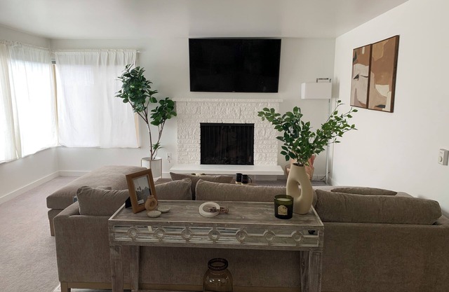 Stunning 2Bd&1B in Mercer Island