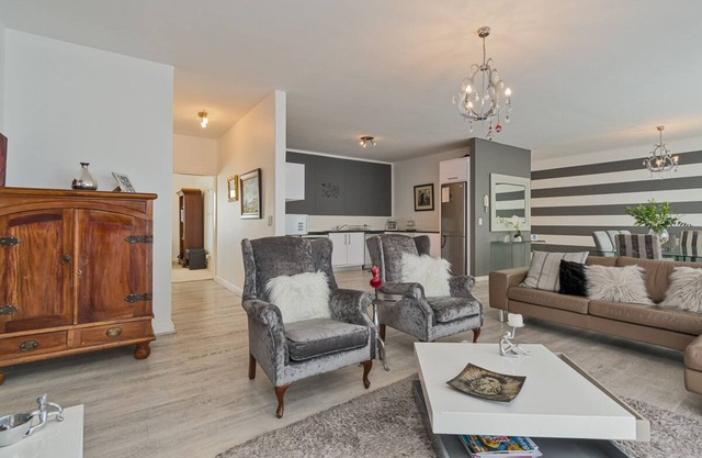 Stunning 3 bed 3 bath swimming pool and gym, 200sqm apartment