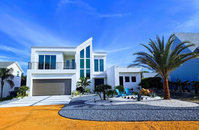Stunning 3-bedroom Contemporary Catagory 5 Hurricane home in Ormond by the Sea