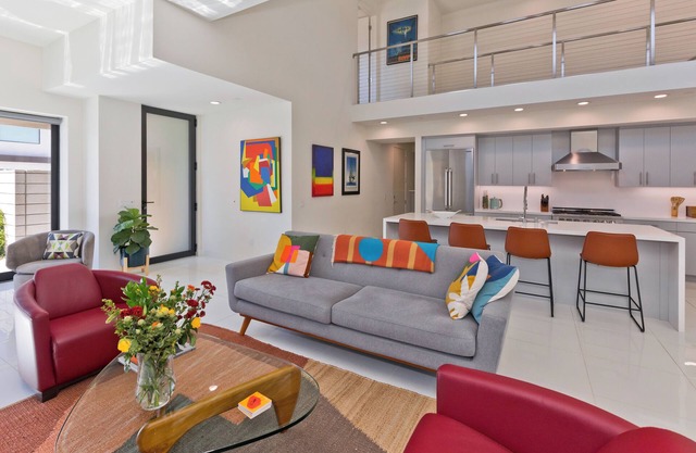 Stunning 3-bedroom, 3.5-bath Palm Springs Home with Pool/Spa and Mountain Views