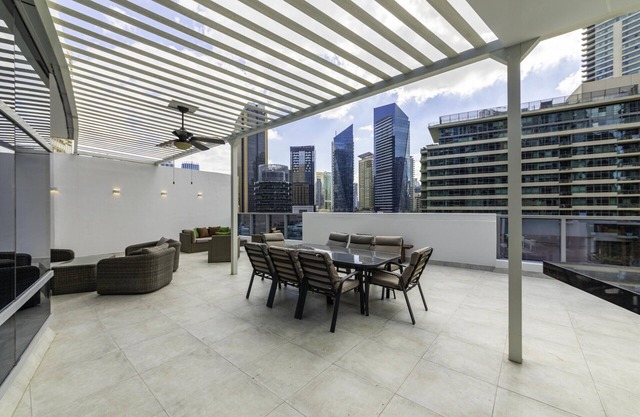 Stunning 3-Floor Villa w/Kids Room & Rooftop Terrace over Dubai Marina