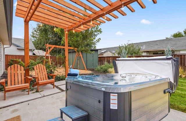 Stunning 3BR Home - Backyard Oasis - Home Gym