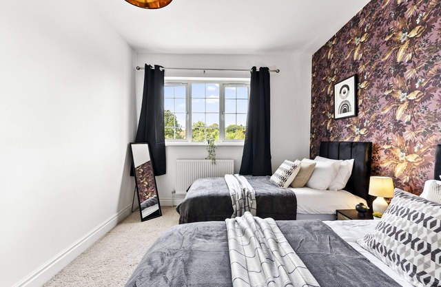 Stunning 4 Bed House - Sleeps 12