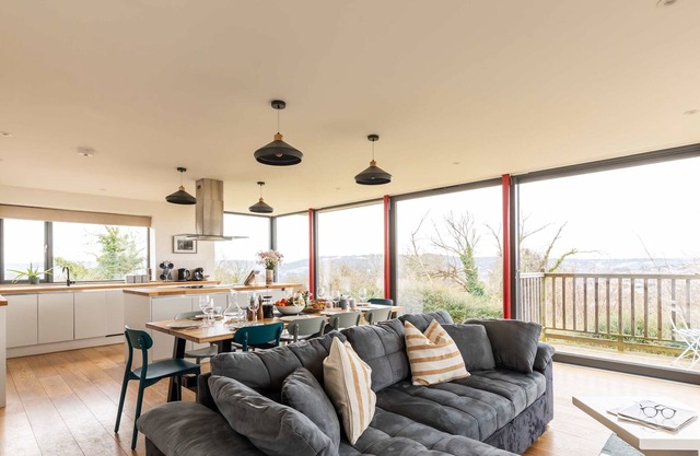 Stunning 5 Bedroom Home with Garden & Views