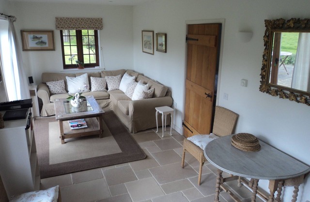 Stunning 5 Star cottage set in 4 acres in AONB. Close to beach/harbour. Sleeps 4