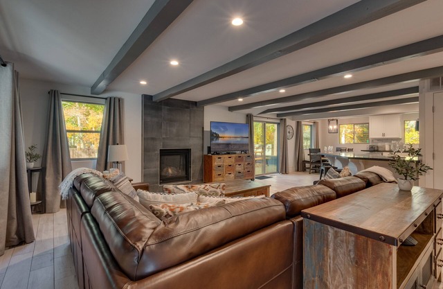 Stunning 6-bedroom home, just minutes Heavenly, Lake Tahoe beaches (SL196)