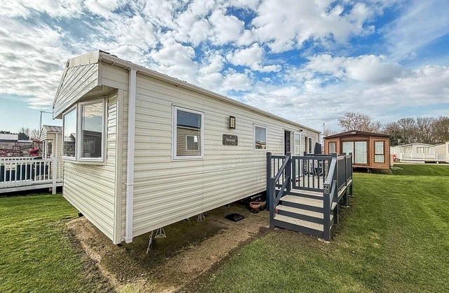 Stunning 6 berth caravan with decking at Broadland Sands ref 20028BS