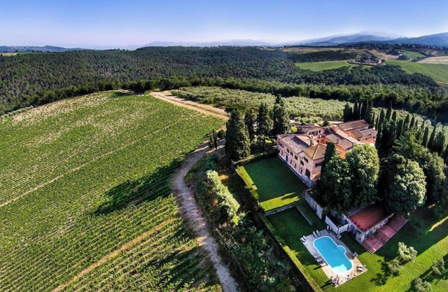 STUNNING 9BR - 9BA VILLA W HEATED POOL & AMAZING VIEWS, SURROUNDED BY VINEYARDS!