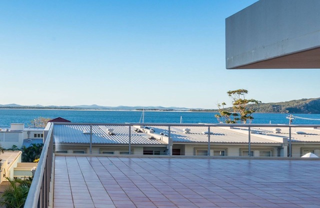 Stunning apartment with water views and a pool