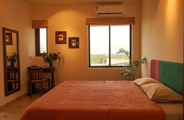 Stunning Art filled/Water View apt in Kochi